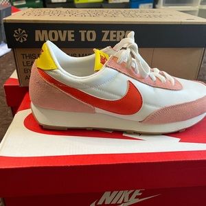 Nike W8.5 Coral Stardust/Team Orange